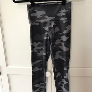 Dark grey camouflage leggings